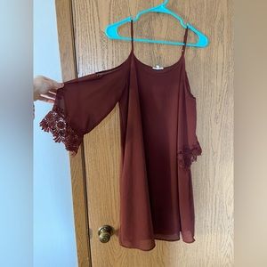Flowy maroon cold-shoulder dress